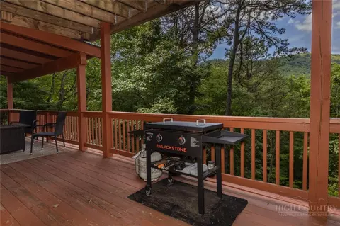 Exterior - 412 Laurel Cir, Deep Gap, NC 28618 photo 4 of 10