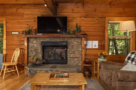 Living - 412 Laurel Cir, Deep Gap, NC 28618 photo 3 of 9