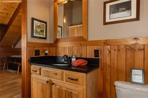 Bath - 412 Laurel Cir, Deep Gap, NC 28618 photo 3 of 6