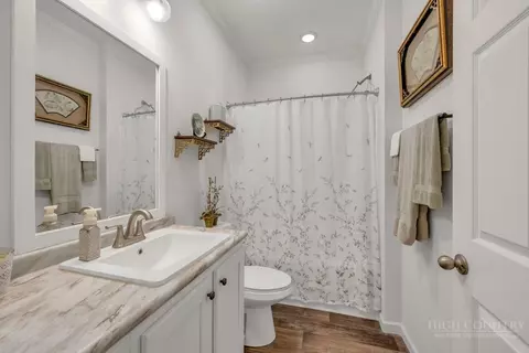 Bath - 211 Wild Daisy Ln, Beech Mountain, NC 28604 photo 4 of 4