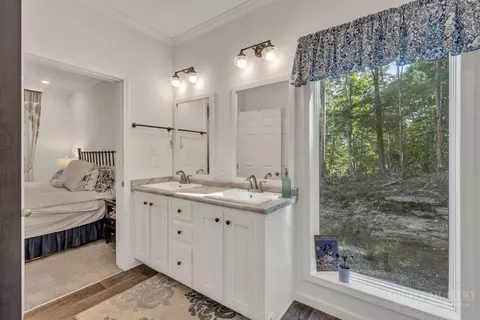Bath - 211 Wild Daisy Ln, Beech Mountain, NC 28604 photo 2 of 4