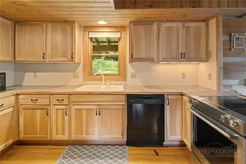 Kitchen - 276 E Rivers Edge, Boone, NC 28607 photo 2 of 4