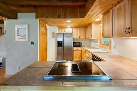 Kitchen - 276 E Rivers Edge, Boone, NC 28607 photo 4 of 4
