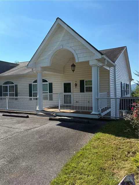 33 Grand Cir #404, Sparta, NC 28675