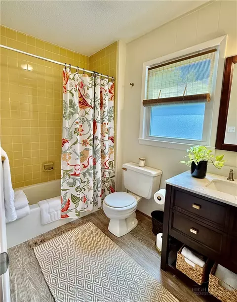 Bath - 95 Pine Tree Dr, Roaring Gap, NC 28668 photo 3 of 7