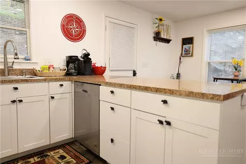 Kitchen - 101 Mid Holiday Ln #E119, Beech Mountain, NC 28604 photo 2 of 2