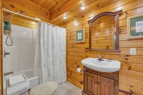 Bath - 526 Welcome Way, Boone, NC 28607 photo 3 of 3