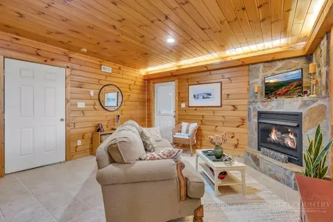 Living - 526 Welcome Way, Boone, NC 28607 photo 5 of 5