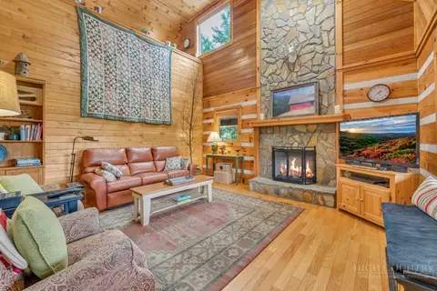 Living - 526 Welcome Way, Boone, NC 28607 photo 2 of 5