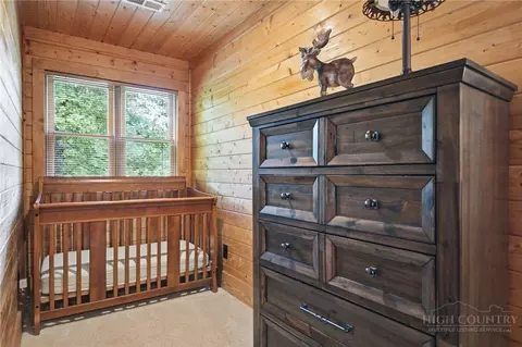 Bedroom - 2235 Buck Mountain Rd, Purlear, NC 28665 photo 8 of 10