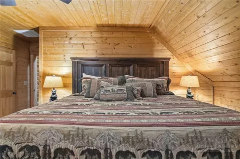 Bedroom - 2235 Buck Mountain Rd, Purlear, NC 28665 photo 9 of 10