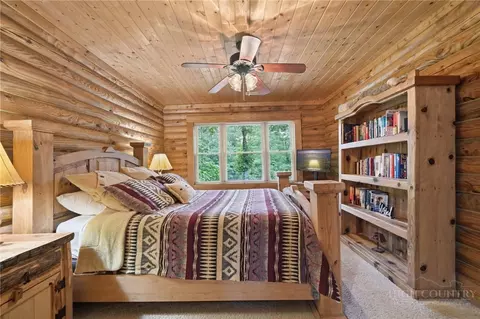 Bedroom - 2235 Buck Mountain Rd, Purlear, NC 28665 photo 4 of 10
