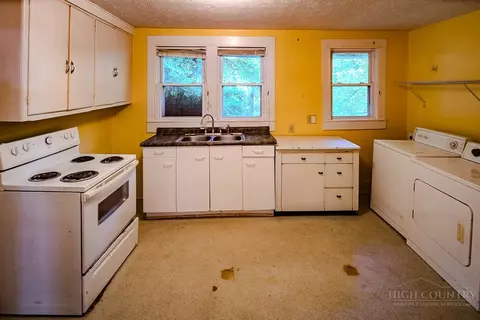 Kitchen - 192 206 Orchard St, Boone, NC 28607 photo 3 of 5
