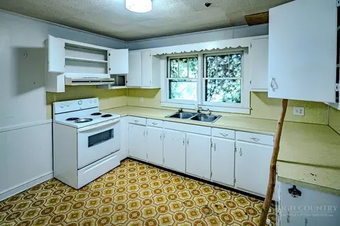 Kitchen - 192 206 Orchard St, Boone, NC 28607 photo 4 of 5