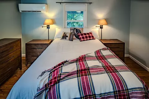 Bedroom - 54 Whispering Pine Loop, Newland, NC 28657 photo 3 of 10