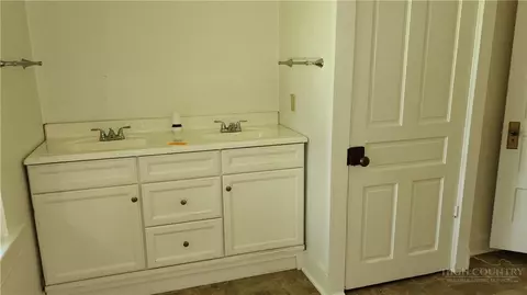 Bath - 844 Connahetta St, Murphy, NC 28906 photo 2 of 3