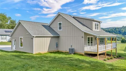 151 Ridgeside Dr, West Jefferson, NC 28694
