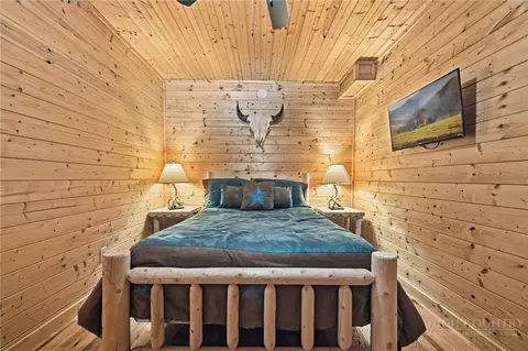 Bedroom - 1158 Staghorn Rd, Purlear, NC 28665 photo 1 of 6