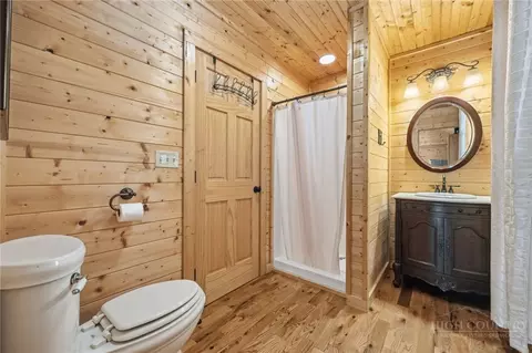Bath - 1158 Staghorn Rd, Purlear, NC 28665 photo 1 of 3