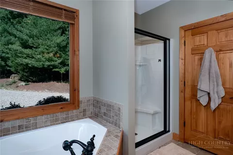Bath - 408 Broomtail Ln, Mcgrady, NC 28649 photo 2 of 4