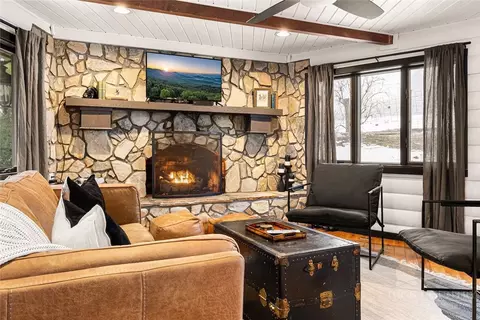 Living - 232246 Copper Springs Dr, Boone, NC 28607 photo 2 of 6