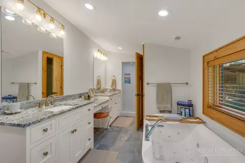 Bath - 194 Gray Rock Ln, Boone, NC 28607 photo 5 of 8