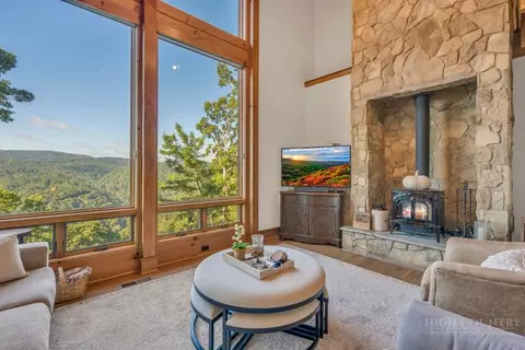 Living - 194 Gray Rock Ln, Boone, NC 28607 photo 4 of 11