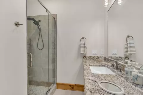 Bath - 194 Gray Rock Ln, Boone, NC 28607 photo 6 of 8