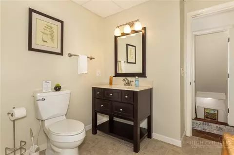 Bath - 603 Hawk Ridge Rd, Deep Gap, NC 28618 photo 2 of 4