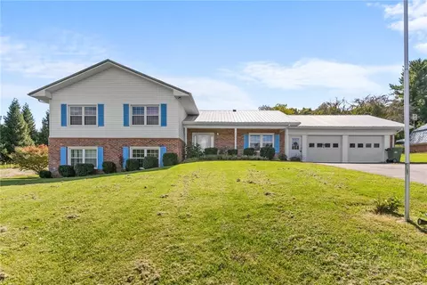 21 Front St, Sparta, NC 28675