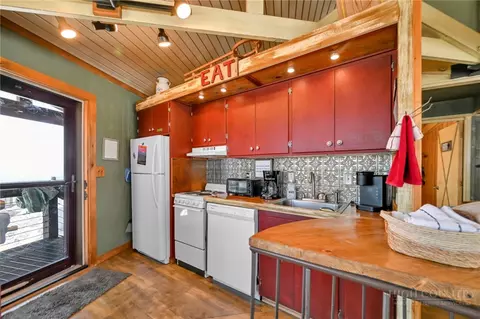 Kitchen - 141 Skiloft Rd, Beech Mountain, NC 28604 photo 3 of 4