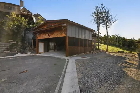 Exterior - 141 Skiloft Rd, Beech Mountain, NC 28604 photo 1 of 5