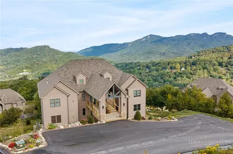 142 Crescent Ln #22-D, Sugar Mountain, NC 28604