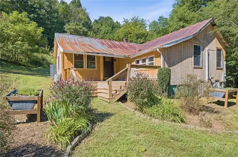 325 Sawyers Rd, Warrensville, NC 28693