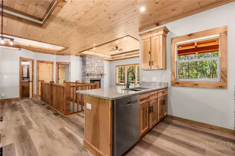 Entry Way - 120 Aster Trl, Beech Mountain, NC 28604 photo 2 of 2