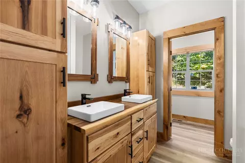 Bath - 120 Aster Trl, Beech Mountain, NC 28604 photo 2 of 5