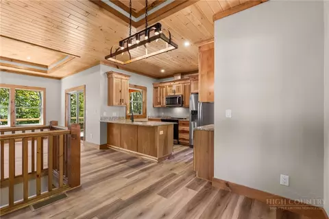 Entry Way - 120 Aster Trl, Beech Mountain, NC 28604 photo 1 of 2