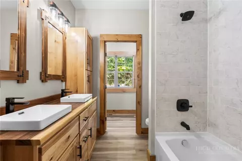 Bath - 120 Aster Trl, Beech Mountain, NC 28604 photo 3 of 5