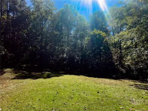 280 Ferncliff Dr, Elk Park, NC 28622