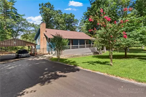 1502 Greenstreet Dr, Traphill, NC 28685