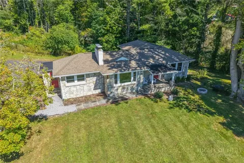 390 Sokassa Rd, Newland, NC 28657