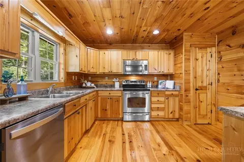 Kitchen - 2717 Meat Camp Rd, Boone, NC 28607 photo 3 of 3