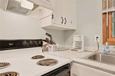 Kitchen - 101 Mid Holiday Ln #E219, Beech Mountain, NC 28604 photo 3 of 4