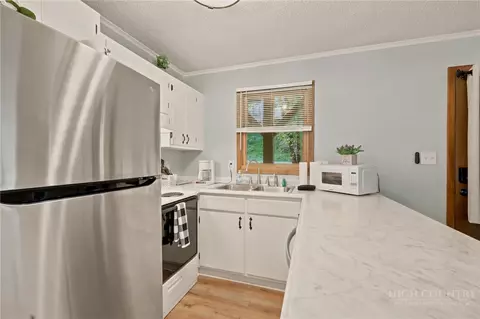 Kitchen - 101 Mid Holiday Ln #E219, Beech Mountain, NC 28604 photo 2 of 4