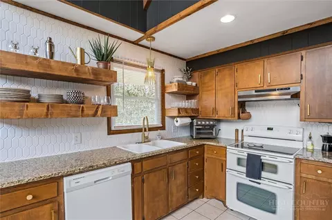 Kitchen - 193 Lakeview Ln, Deep Gap, NC 28618 photo 2 of 5