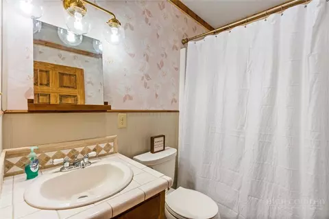 Bath - 193 Lakeview Ln, Deep Gap, NC 28618 photo 1 of 4