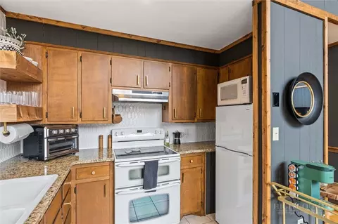 Kitchen - 193 Lakeview Ln, Deep Gap, NC 28618 photo 3 of 5