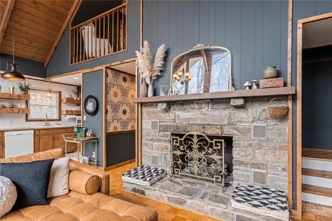 Living - 193 Lakeview Ln, Deep Gap, NC 28618 photo 4 of 6
