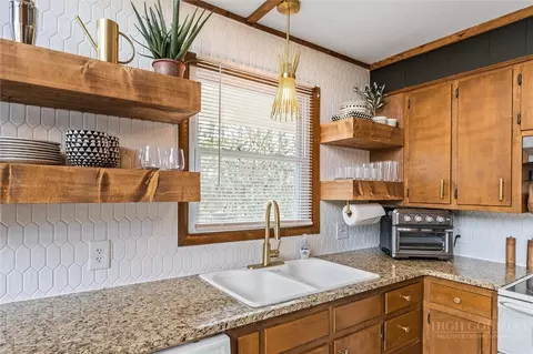 Kitchen - 193 Lakeview Ln, Deep Gap, NC 28618 photo 4 of 5