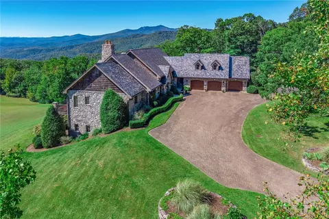 733 Dogwood Ln, Blowing Rock, NC 28605